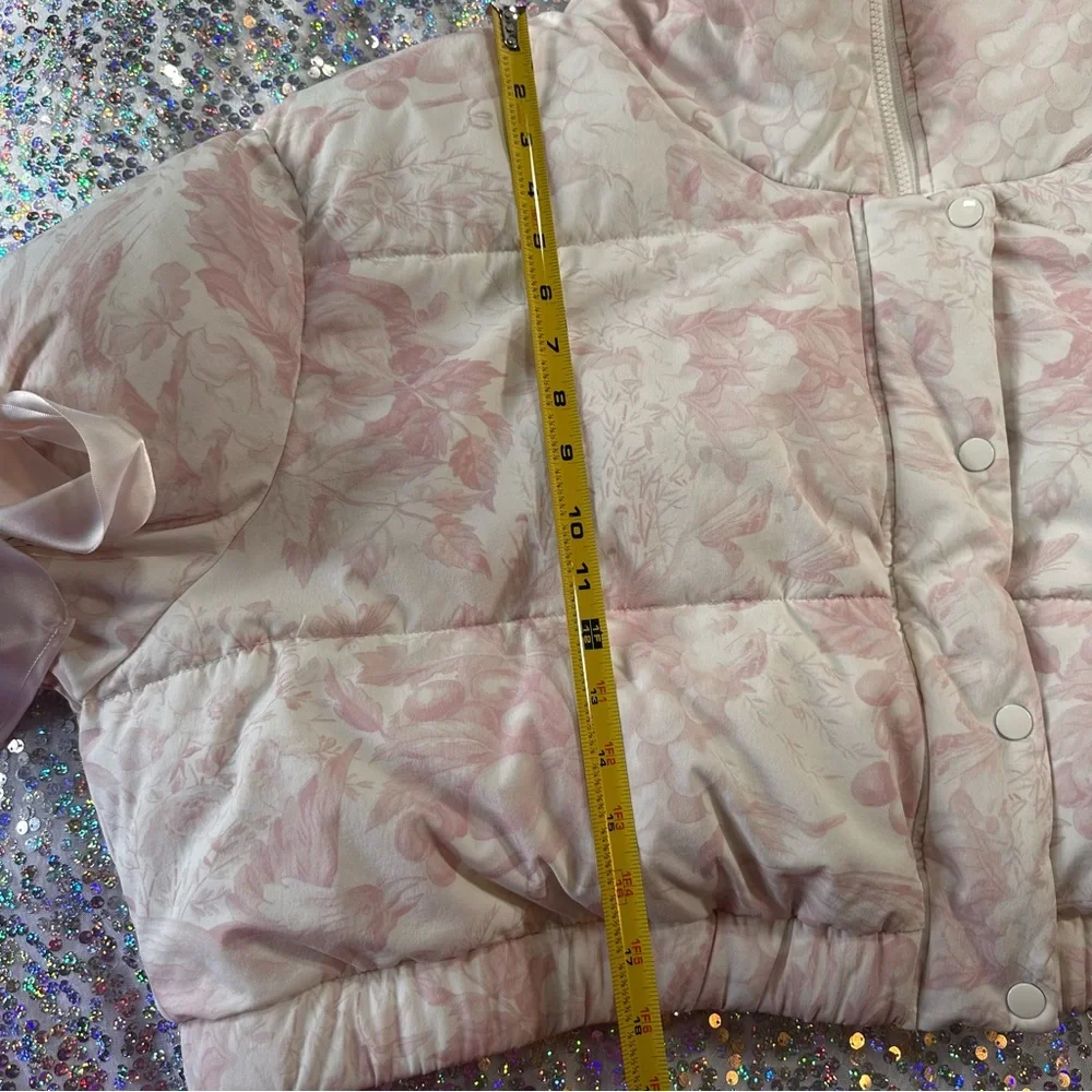 Selkie • Marshmallow Printed Cropped Puffer Coat - Picture 11 of 17